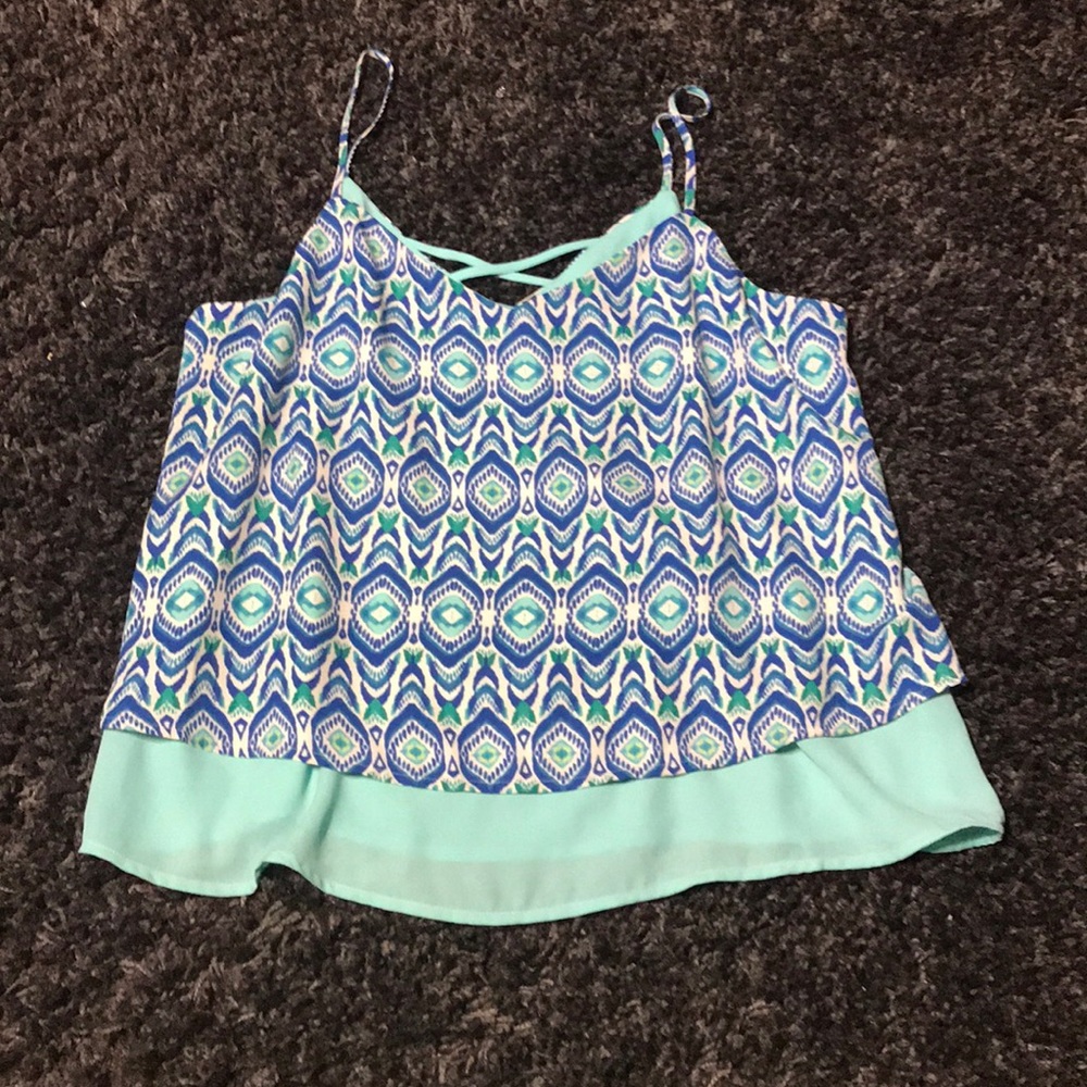 Adorable tank top 💚💙